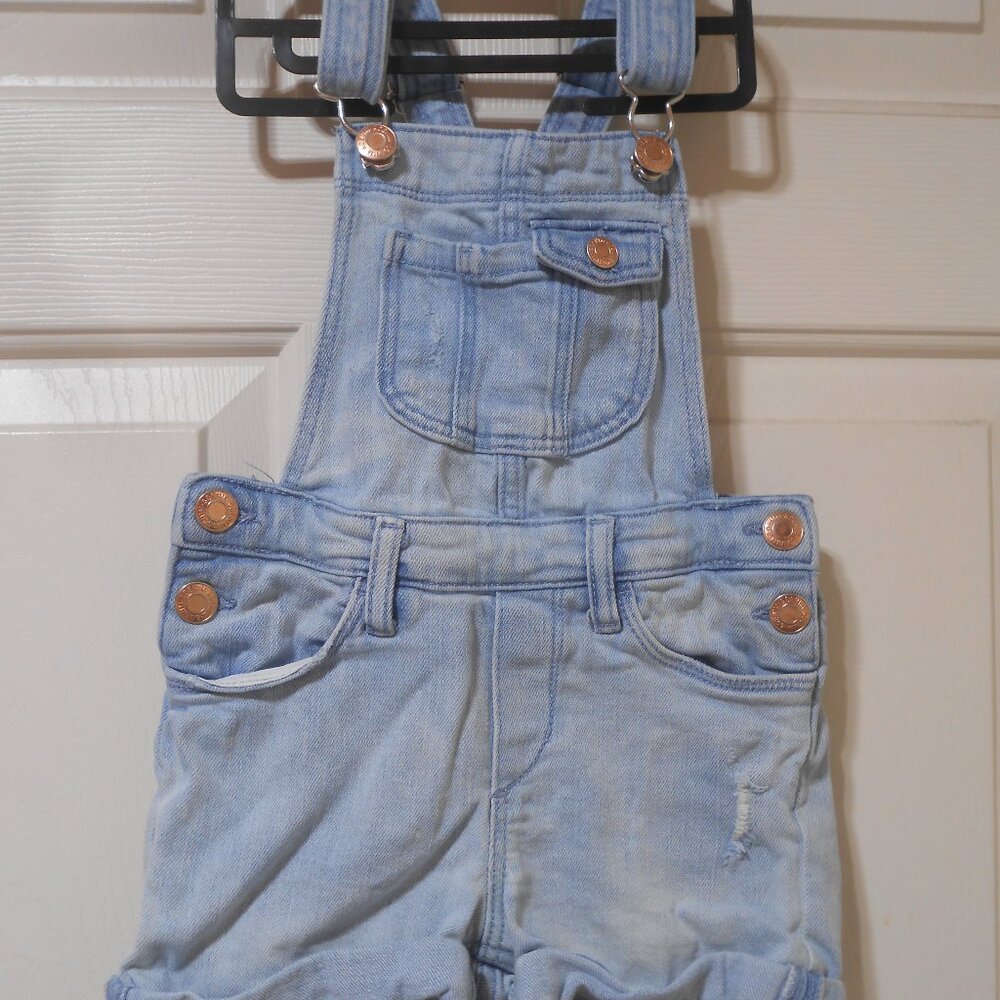 CUTE DENIM & DENIM LIGHT BLUE BIB OVERALLS JEAN SHORTS SIZE 2T UNISEX DESIGN 👶